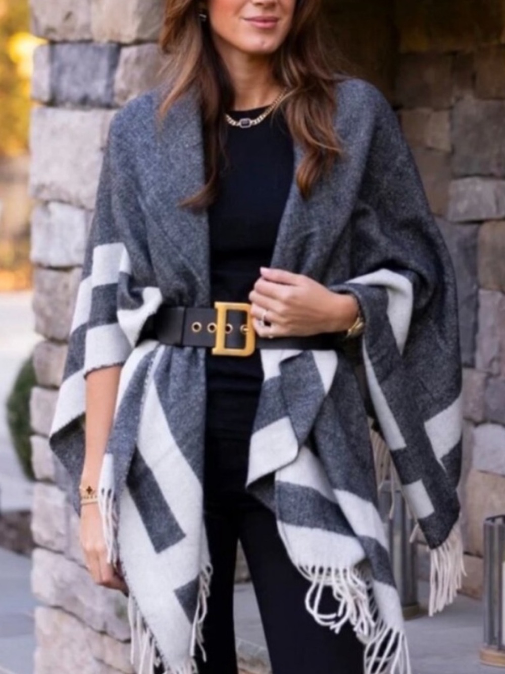 🩷NWT BRAND NEW WALTER BAKER SHAWL SHRUG VERUSHKA REVERSIBLE PONCHO ONE SIZE